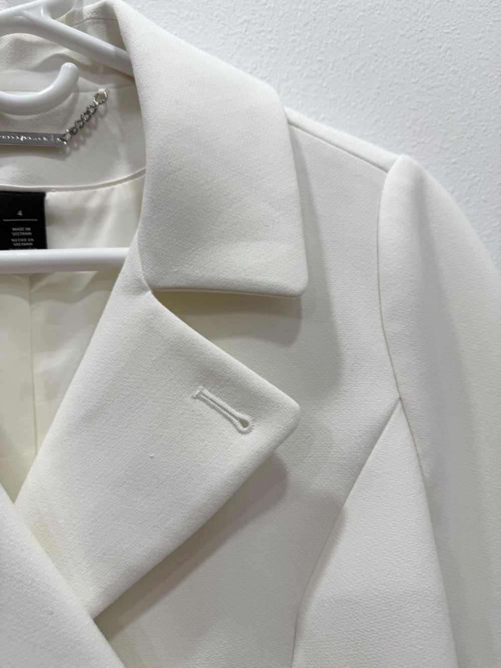 ✨ White House Black Market Cropped Double-Breasted Blazer size 4 – Like New! ✨ - Picture 7 of 9